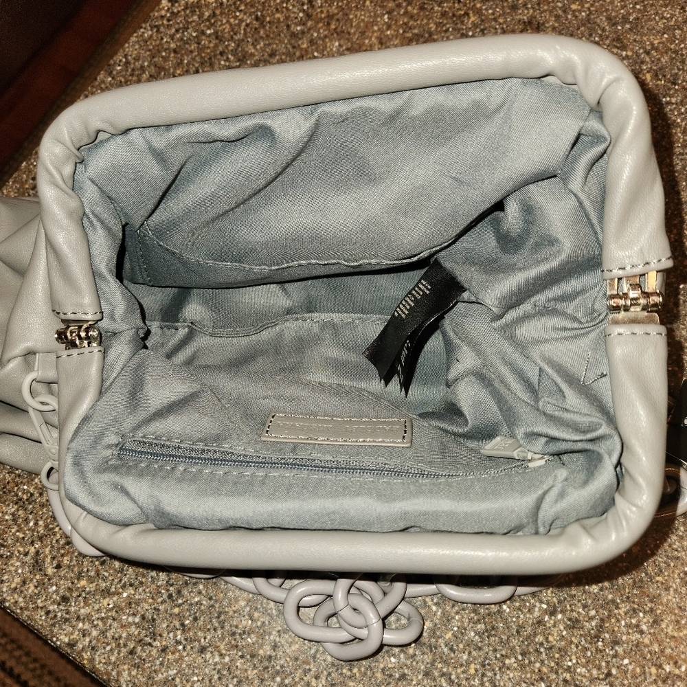 NWT Badgley Mischka Gray Wrapped Frame Clutch With Chain Strap Spring Closure - Picture 8 of 14